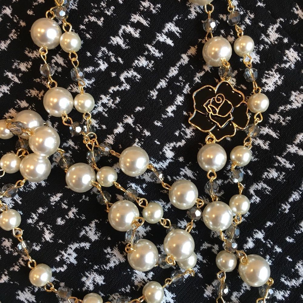 NWT!  White pearl necklace with black & gold rose - Picture 2 of 7